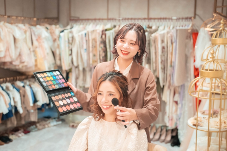ヘアメイクスタッフ